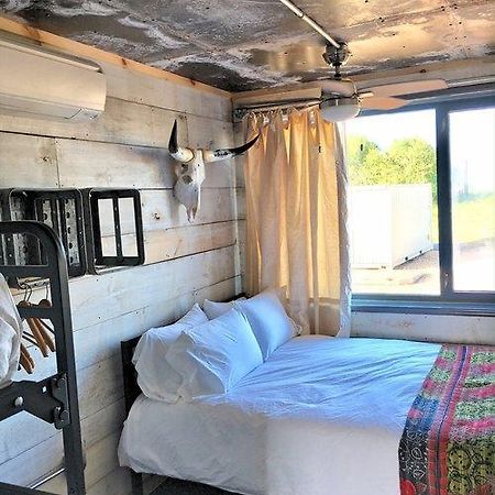 Flophouze Shipping Container Hotel - Houze 5 Round Top Kültér fotó